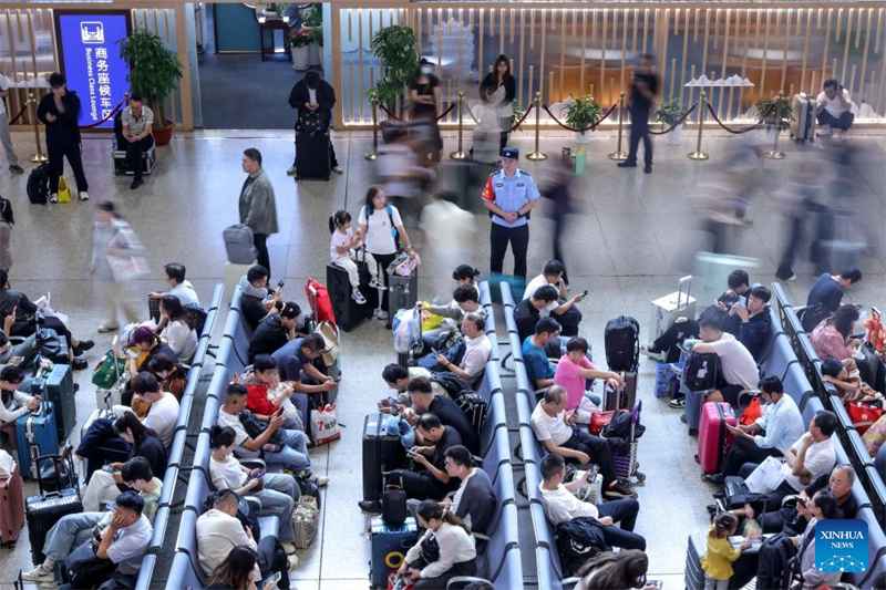 Η περίοδος αιχμής των ταξιδιών για την Εθνική Εορτή ξεκινά σε όλη την Κίνα