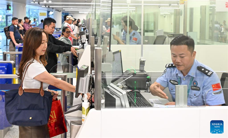 Οι ξένοι εισέρχονται στην επαρχία Χαϊνάν χάρη στην ευνοϊκή πολιτική εισόδου χωρίς βίζα