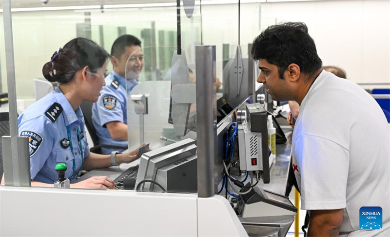 Οι ξένοι εισέρχονται στην επαρχία Χαϊνάν χάρη στην ευνοϊκή πολιτική εισόδου χωρίς βίζα