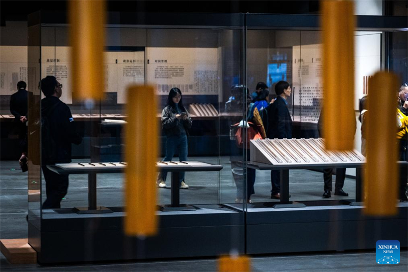 Έκθεση «Αρχαία κινεζικά μπαμπού και ξύλινα πινακίδια» εγκαινιάστηκε στο Επαρχιακό Μουσείο της επαρχίας Χουμπέι