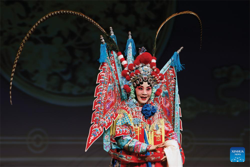 Η πολιτιστική παράσταση «Αγκαλιάστε την Κίνα - Συναισθήματα του Πεκίνου» ανεβαίνει στη Ρουμανία