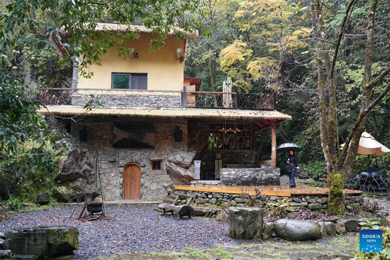 Kομητεία της Κίνας αξιοποιεί τους φυσικούς πόρους για την ανάπτυξη του τουρισμού υγείας