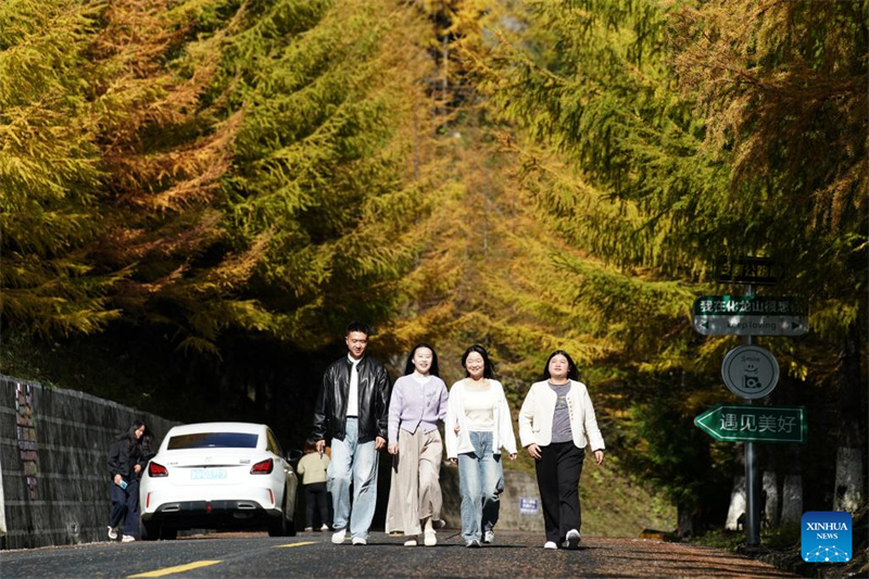 Kομητεία της Κίνας αξιοποιεί τους φυσικούς πόρους για την ανάπτυξη του τουρισμού υγείας