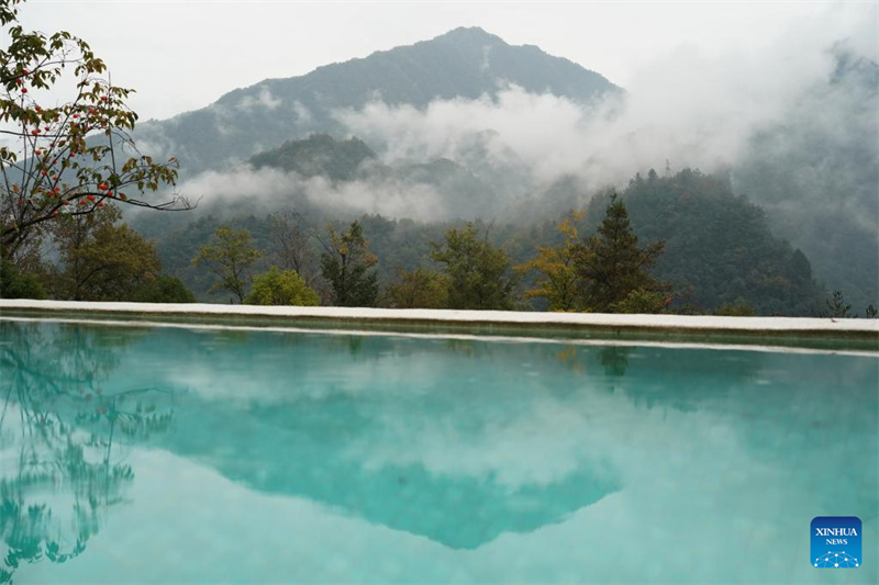 Kομητεία της Κίνας αξιοποιεί τους φυσικούς πόρους για την ανάπτυξη του τουρισμού υγείας