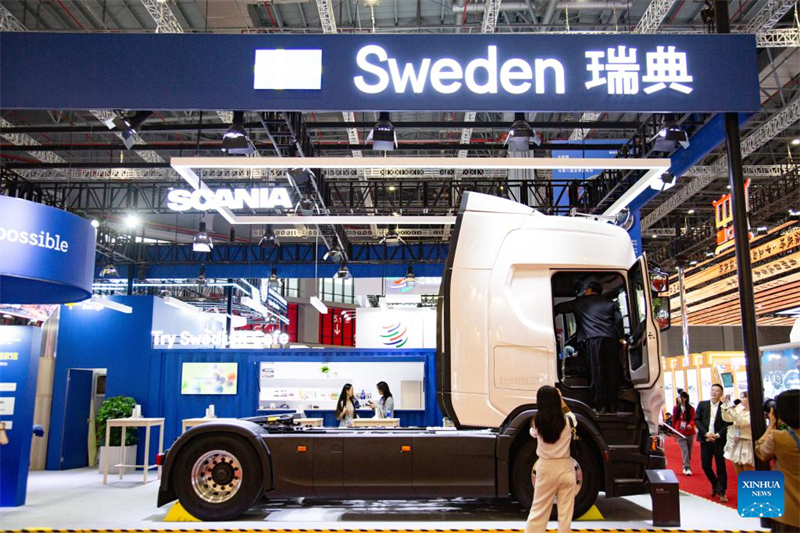 Μια ματιά στα περίπτερα των τιμώμενων χωρών-επισκεπτών στην 8η Διεθνή Έκθεση Εισαγωγών της Κίνας