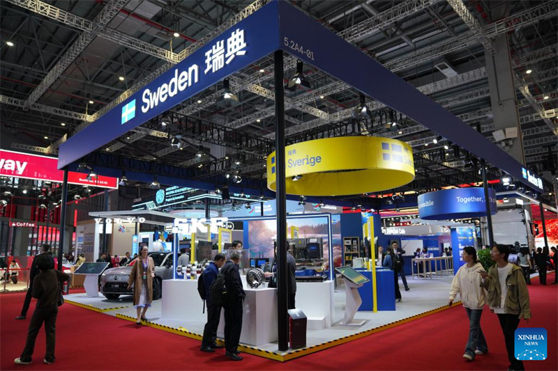 Μια ματιά στα περίπτερα των τιμώμενων χωρών-επισκεπτών στην 8η Διεθνή Έκθεση Εισαγωγών της Κίνας