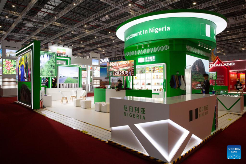 Μια ματιά στα περίπτερα των τιμώμενων χωρών-επισκεπτών στην 8η Διεθνή Έκθεση Εισαγωγών της Κίνας