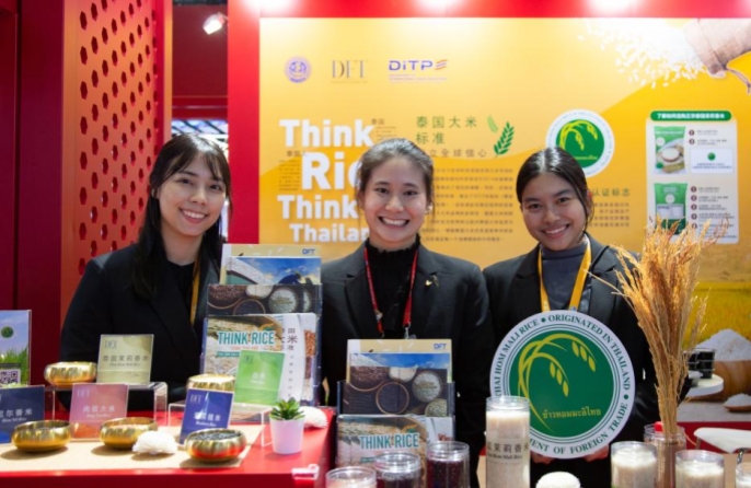 Μια ματιά στα περίπτερα των τιμώμενων χωρών-επισκεπτών στην 8η Διεθνή Έκθεση Εισαγωγών της Κίνας