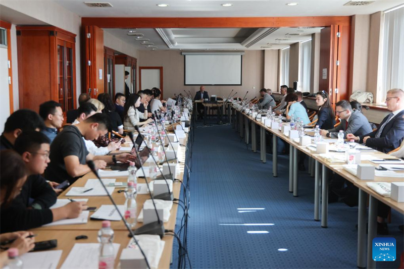 Η φωτογραφία που τραβήχτηκε στις 5 Νοεμβρίου του 2025 δείχνει τη σκηνή του Εργαστηρίου Συνεργασίας για την Ανακύκλωση Μπαταριών στην Βουδαπέστη της Ουγγαρίας. (Φωτογραφία / Xinhua)