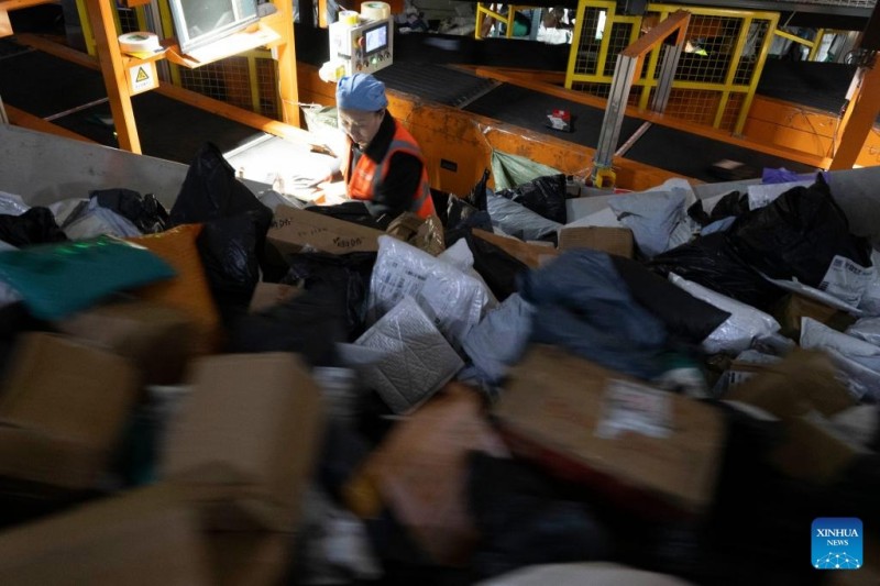 Η China Post καταβάλλει κάθε δυνατή προσπάθεια για να εξασφαλίσει την παράδοση των δεμάτων για το φεστιβάλ ηλεκτρονικών αγορών «Double Eleven»