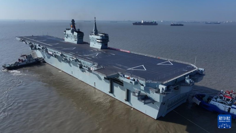 Το πολεμικό πλοίο Sichuan του κινεζικού ναυτικού διεξάγει την πρώτη του δοκιμαστική πλεύση