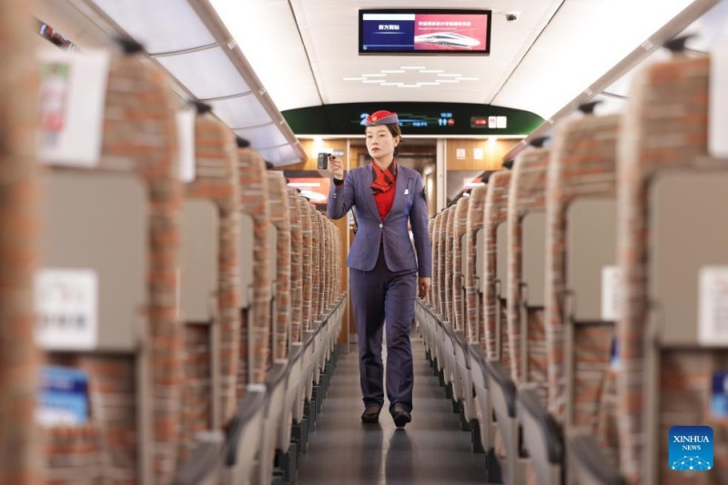 Ο σιδηρόδρομος υψηλής ταχύτητας που συνδέει την παλιά επαναστατική βάση της Κίνας με τη Σιάν ξεκινά δοκιμαστική λειτουργία