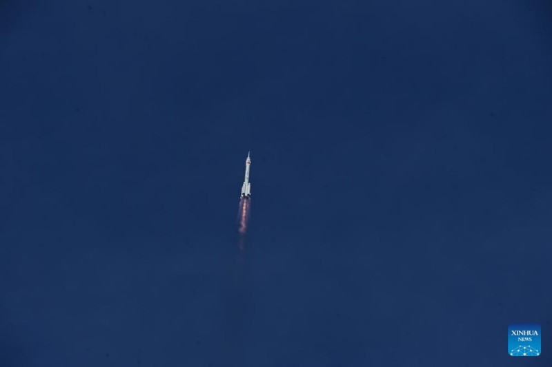 Η Κίνα εκτοξεύει το διαστημόπλοιο Shenzhou-22