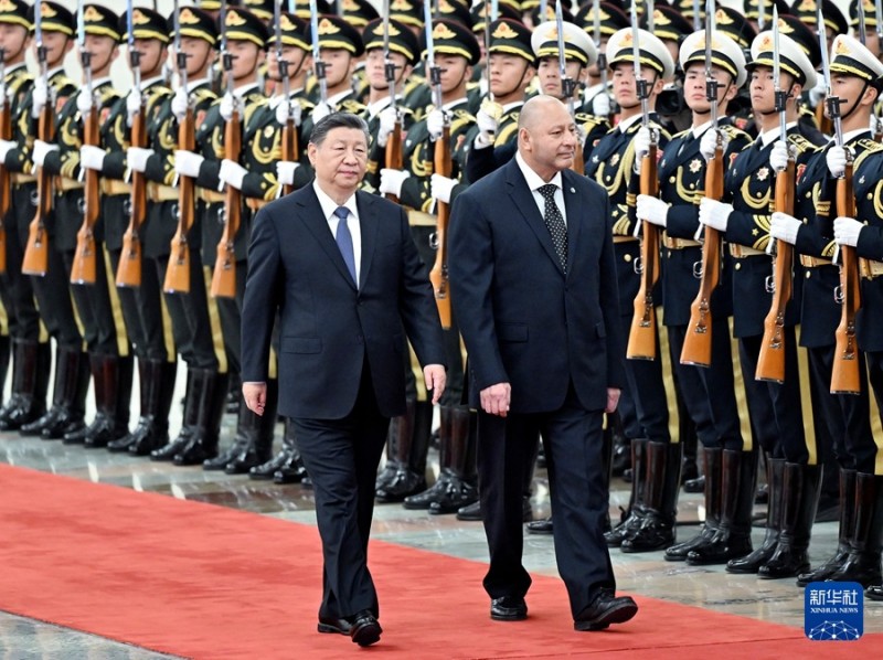 Ο Πρόεδρος Σι Τζινπίνγκ συναντά τον βασιλιά της Τόνγκα