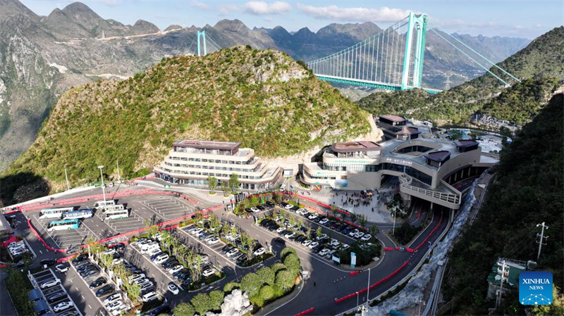 Η ψηλότερη γέφυρα στον κόσμο ανεβάζει τον τοπικό τουρισμό σε νέα ύψη