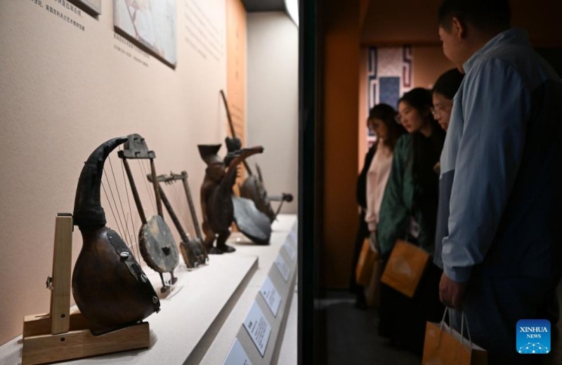 Έκθεση με θέμα τις διάφορες μουσικές κουλτούρες κατά μήκος του αρχαίου Δρόμου του Μεταξιού πραγματοποιήθηκε στο Γκουάνγκτζου