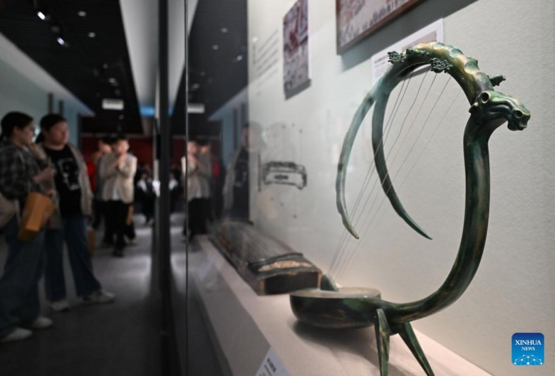 Έκθεση με θέμα τις διάφορες μουσικές κουλτούρες κατά μήκος του αρχαίου Δρόμου του Μεταξιού πραγματοποιήθηκε στο Γκουάνγκτζου