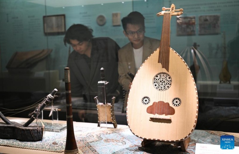 Έκθεση με θέμα τις διάφορες μουσικές κουλτούρες κατά μήκος του αρχαίου Δρόμου του Μεταξιού πραγματοποιήθηκε στο Γκουάνγκτζου