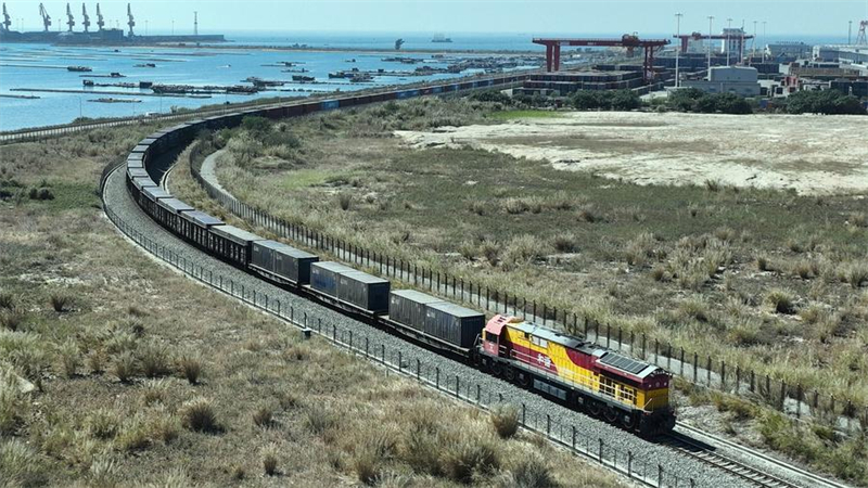 Ο σημαντικός εμπορικός διάδρομος της Κίνας διακινεί πάνω από 5 εκατομμύρια TEU