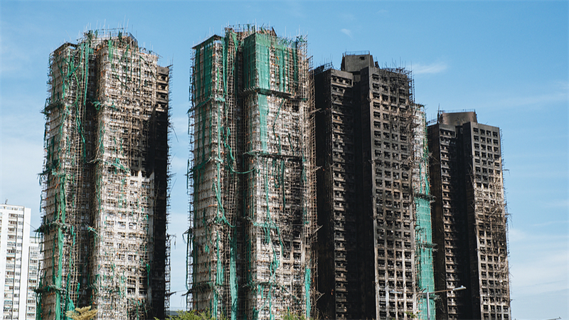 Το εξωτερικό του κτιρίου κατοικιών Wang Fuk Court μετά την πυρκαγιά, περιοχή Τάι Πο, Ειδική Διοικητική Περιοχή Χονγκ Κονγκ, 28 Νοεμβρίου 2025.