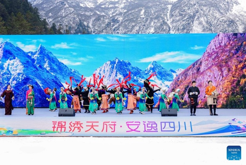 Έναρξη της χειμερινής τουριστικής περιόδου 2025 στο Σιτσουάν