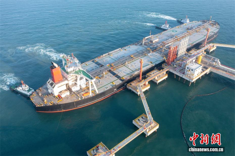 Η πρώτη ημέρα του κλεισίματος των τελωνείων Χαϊνάν: τα πρώτα «μηδενικού δασμού» πετροχημικά υλικά και ακατέργαστα συμπληρωματικά υλικά φτάνουν στο Γιανγκπού