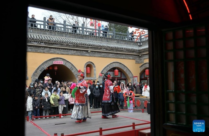 Η κατοικία Ντικενγκγιουάν της Κίνας προσελκύει τουρίστες