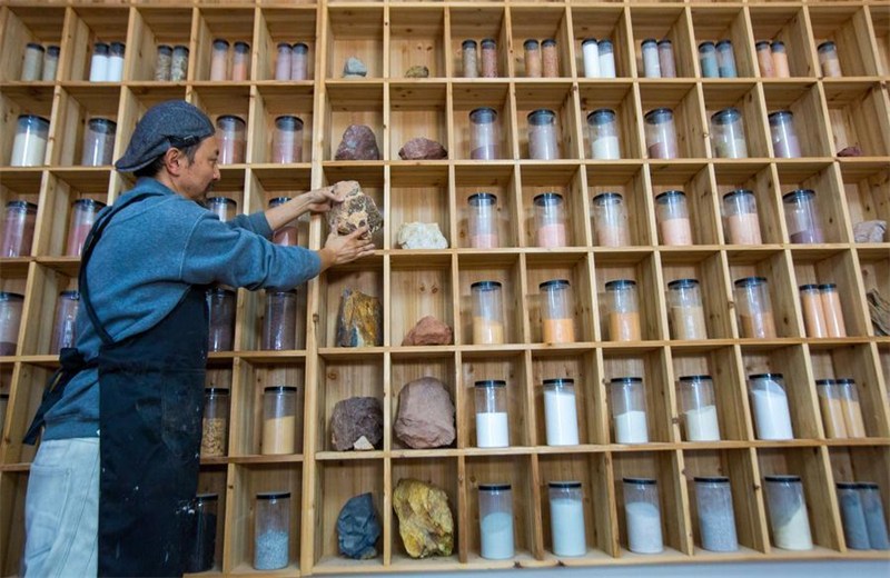 Μοναδικό πολιτιστικό χαρακτηριστικό του Βουνού Γουγισάν: Η τέχνη της ζωγραφικής με χρωστικές ουσίες από βράχους Γουγί