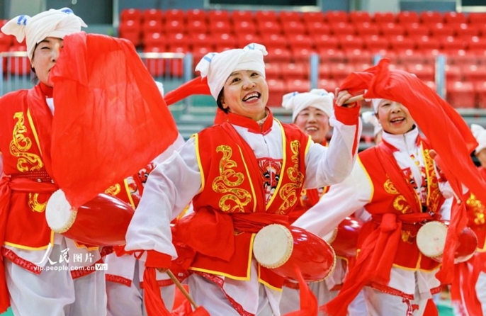 Ουρούμτσι, Σιντζιάνγκ: Πρόβες παραδοσιακών εορταστικών δρώμενων για την υποδοχή του Νέου Έτους