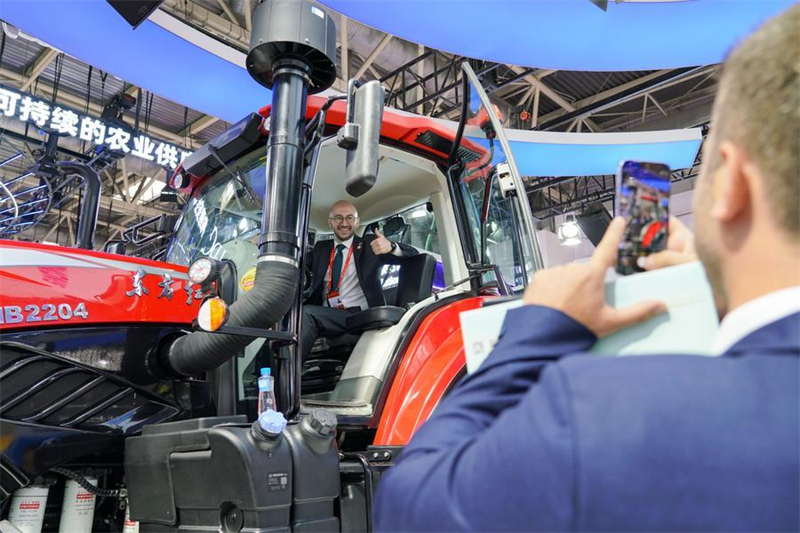 Αμοιβαία επιδίωξη μεταξύ της Κίνας και του υπόλοιπου κόσμου μέσω εκθέσεων και εκθέσεων υψηλού επιπέδου