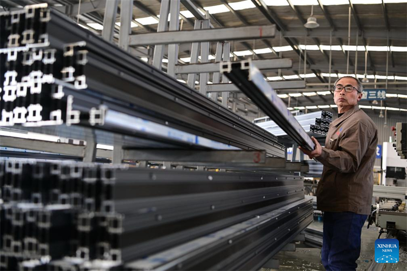 Οι επιχειρήσεις σε ολόκληρη την Κίνα αυξάνουν την παραγωγή τους με την έναρξη του νέου έτους