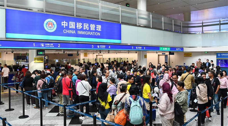 Ο πρώτος μήνας ειδικών τελωνειακών ελέγχων σε ολόκληρο το νησί του Ελεύθερου Λιμένα της επαρχίας Χαϊνάν βελτιώνει την εξυπηρέτηση των επιβατών