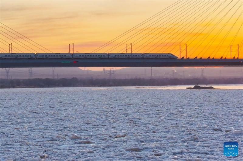 Το τοπίο του παγωμένου Κίτρινου Ποταμού εν μέσω ψυχρού κύματος
