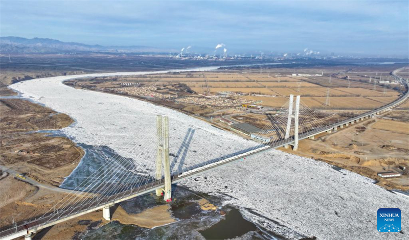 Το τοπίο του παγωμένου Κίτρινου Ποταμού εν μέσω ψυχρού κύματος