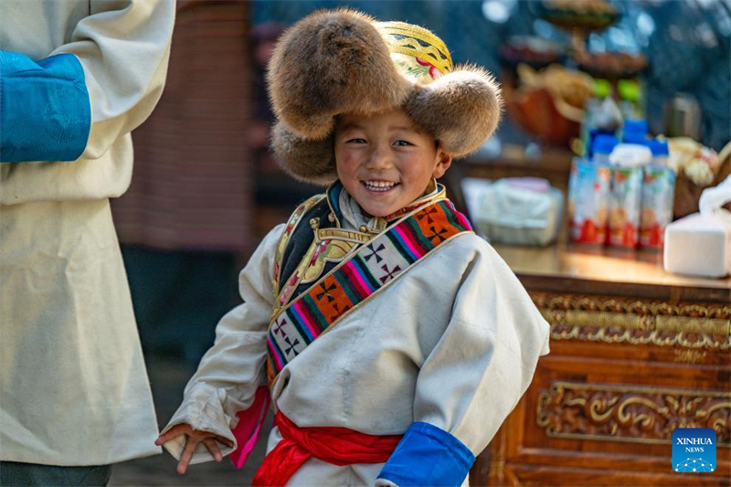 Οι άνθρωποι γιορτάζουν το αγροτικό Νέο Έτος στην πόλη Σιγκάζε