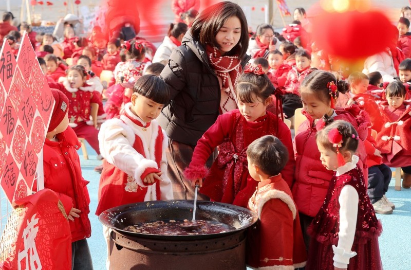 Διάφορες εκδηλώσεις πραγματοποιήθηκαν σε όλη την Κίνα για να υποδεχθούν την επερχόμενη Γιορτή Λάμπα