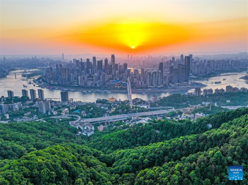 Η συνολική οικονομική παραγωγή της επαρχίας Σιτσουάν και του Δήμου Τσονγτσίνγκ ξεπερνά τα 10 τρισεκατομμύρια γιουάν