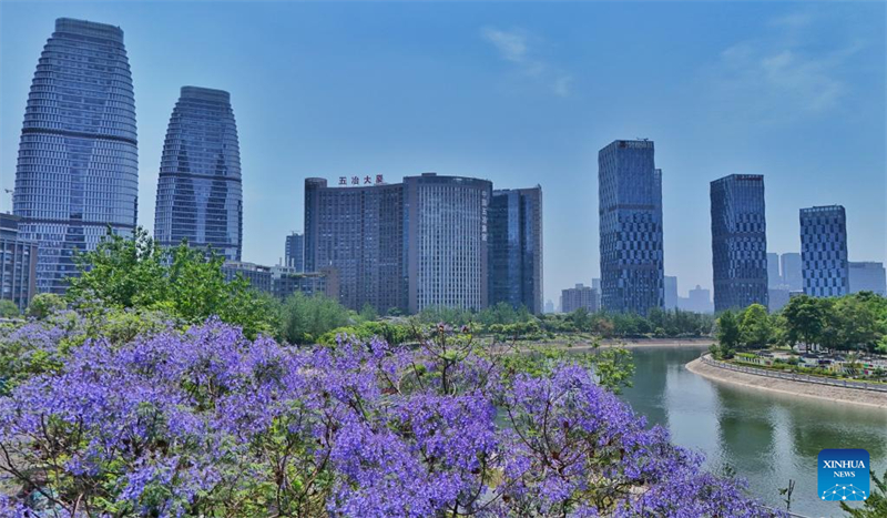 Η συνολική οικονομική παραγωγή της επαρχίας Σιτσουάν και του Δήμου Τσονγτσίνγκ ξεπερνά τα 10 τρισεκατομμύρια γιουάν