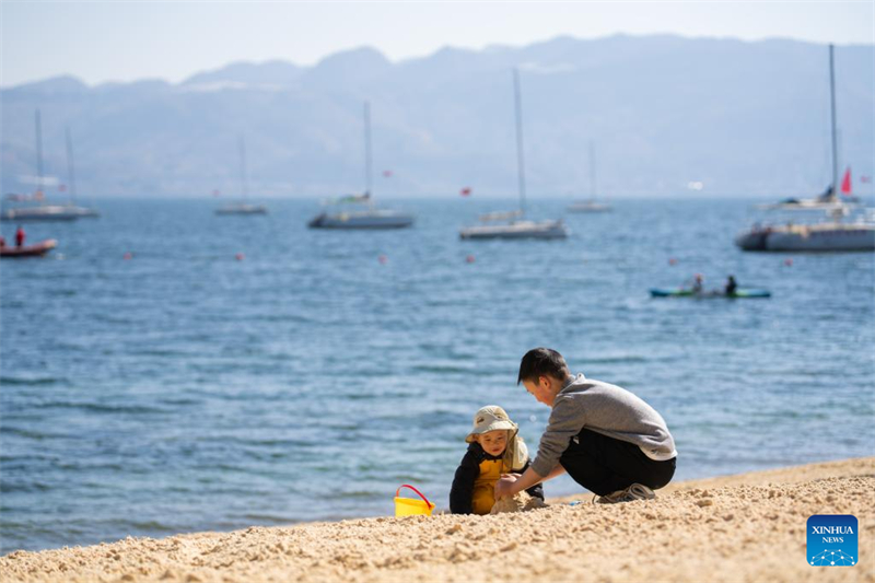Τοπίο της Λίμνης Φουσιέν στην πόλη Γιουσί