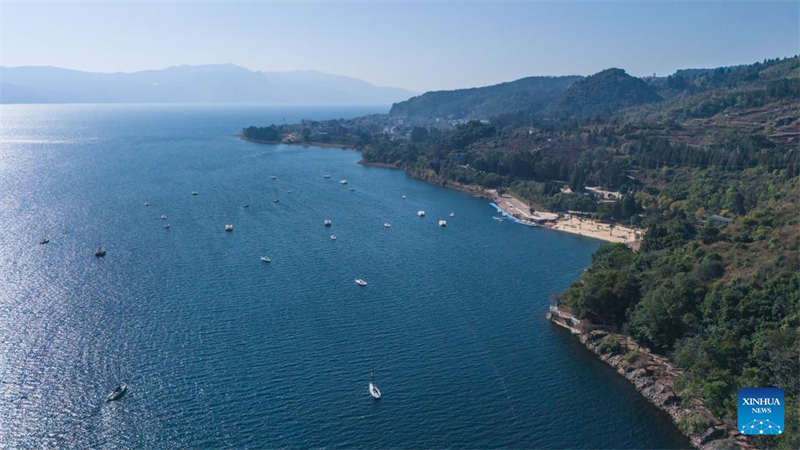 Τοπίο της Λίμνης Φουσιέν στην πόλη Γιουσί