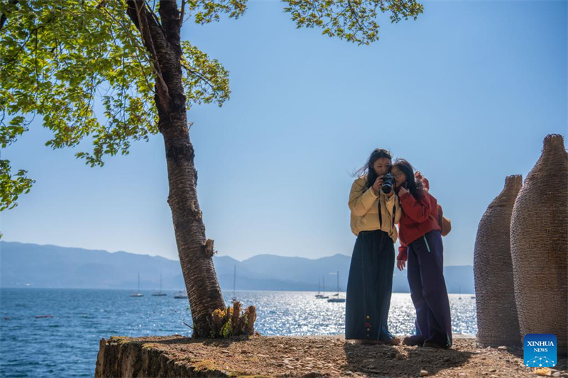 Τοπίο της Λίμνης Φουσιέν στην πόλη Γιουσί