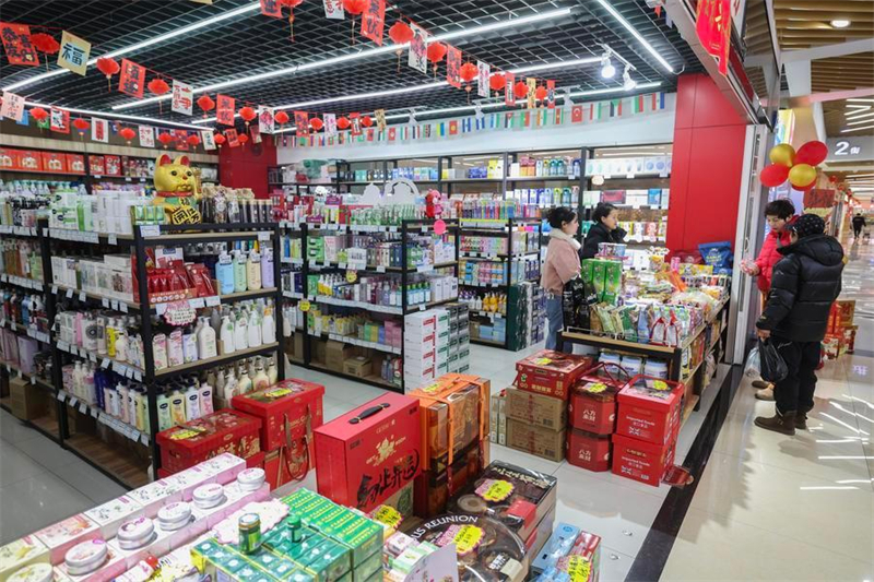 Τα εμπορευματικά τρένα Κίνας-Ευρώπης μεταφέρουν ευρωπαϊκά προϊόντα για το Φεστιβάλ της Άνοιξης στην πόλη Γιγού