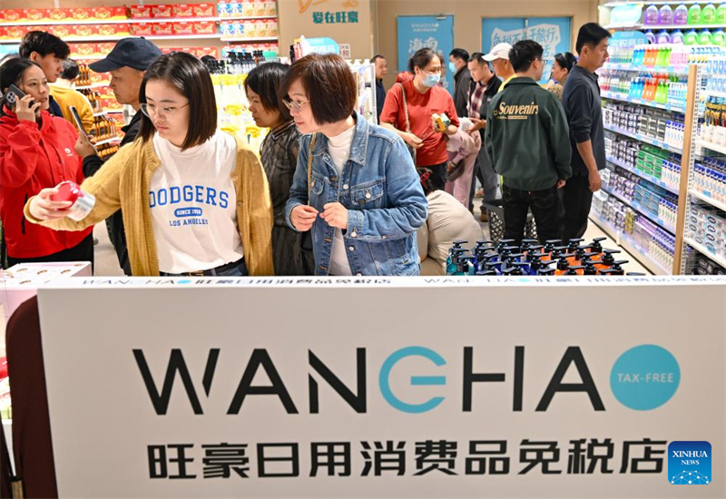 Άνοιξαν τα πρώτα καταστήματα πώλησης αφορολόγητων καθημερινών καταναλωτικών αγαθών για τους κατοίκους του νησιού Χαϊνάν