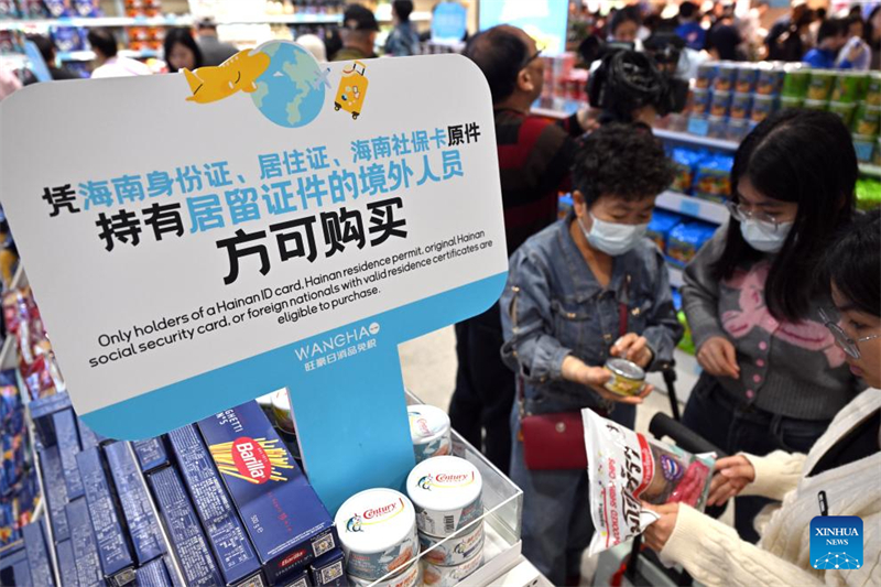 Άνοιξαν τα πρώτα καταστήματα πώλησης αφορολόγητων καθημερινών καταναλωτικών αγαθών για τους κατοίκους του νησιού Χαϊνάν