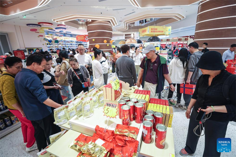 Άνοιξαν τα πρώτα καταστήματα πώλησης αφορολόγητων καθημερινών καταναλωτικών αγαθών για τους κατοίκους του νησιού Χαϊνάν