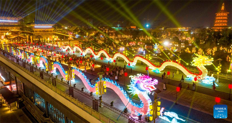 Διάφορες εορταστικές εκδηλώσεις διοργανώνονται σε όλη την Κίνα για τον εορτασμό του επερχόμενου Κινεζικού Νέου Έτους