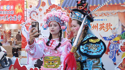 Από «ξένοι» σε «συγχωριανοί»: γιατί επιλέγουν να περάσουν το Κινέζικο Νέο Έτος στην Κίνα;