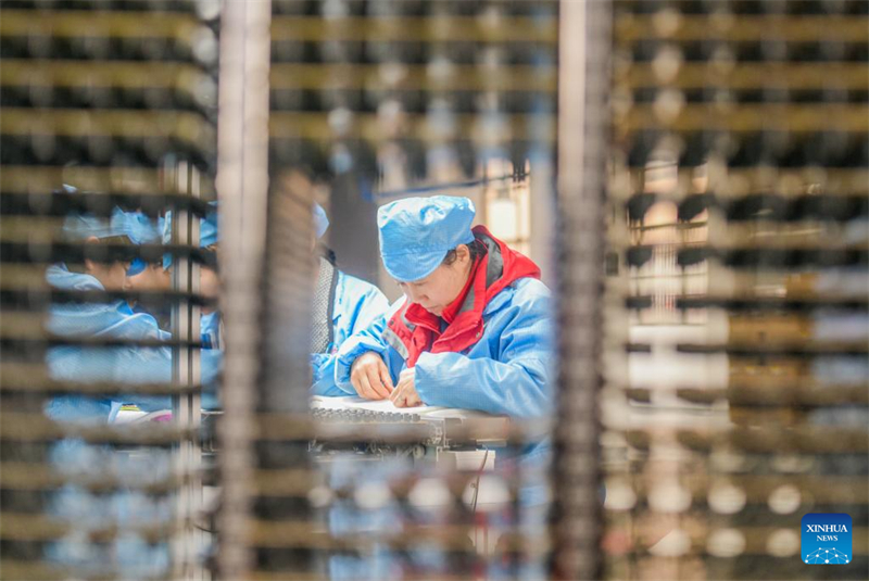 Η παραγωγή ξαναρχίζει μετά τις διακοπές του Φεστιβάλ της Άνοιξης σε όλη την Κίνα