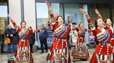 Οι εκδηλώσεις για το Κινέζικο Νέο Έτος φέρνουν μια εορταστική πινελιά κόκκινου χρώματος στη Φρανκφούρτη