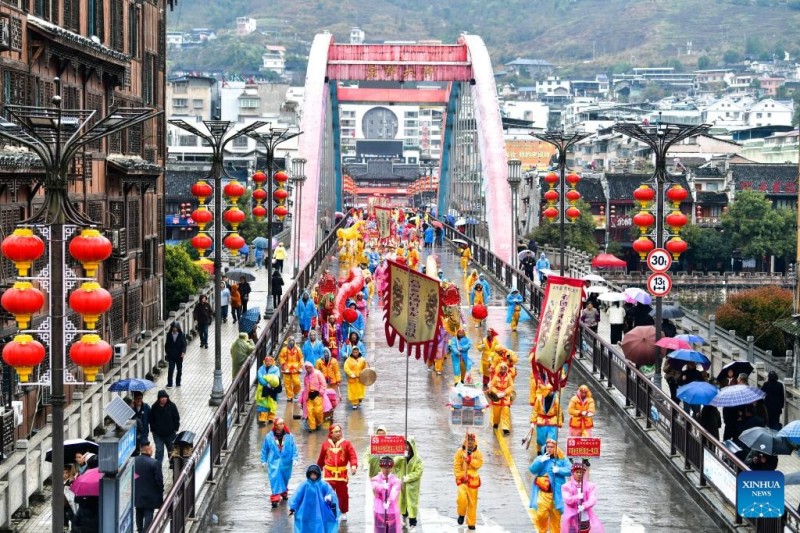 Το «Φεστιβάλ Μαολόνγκ» της εθνοτικής ομάδας Γιλάο τιμήθηκε με χορό του δράκου στη νοτιοδυτική Κίνα, στην επαρχία Γκουεϊτζόου